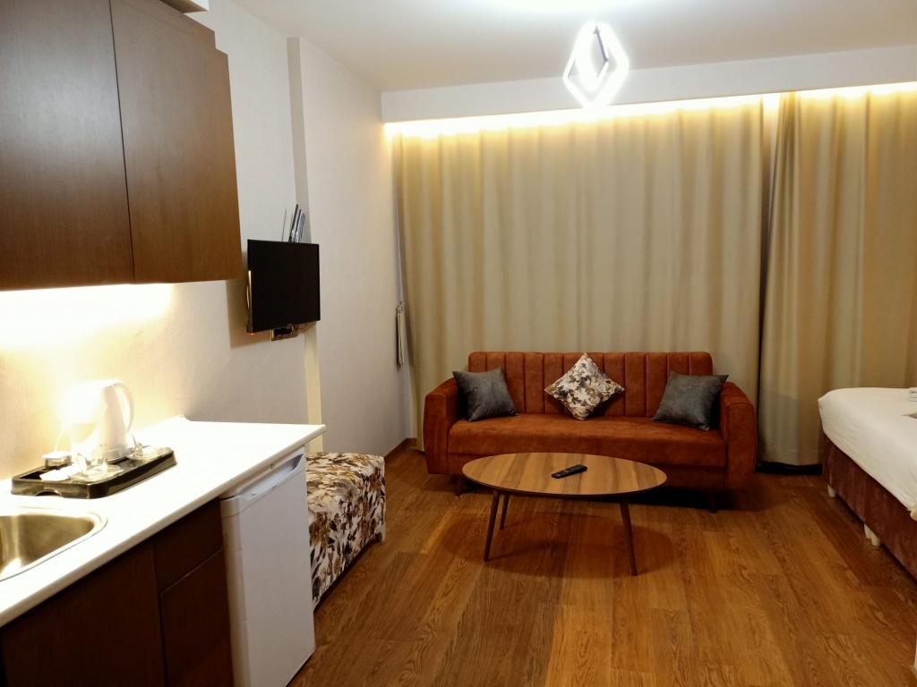 Economy Room, Courtyard View (3 Person)