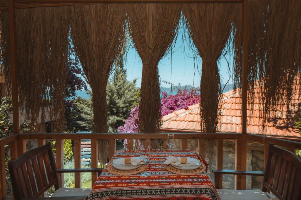 Taş Oda (Balkonlu)