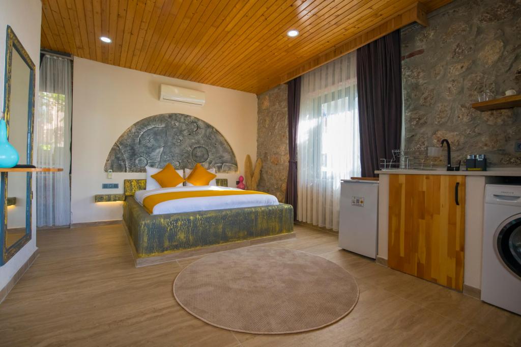 Çilek, Jakuzili Taş Ev,Deniz ve Dağ Manzaralı,Özel Havuzlu