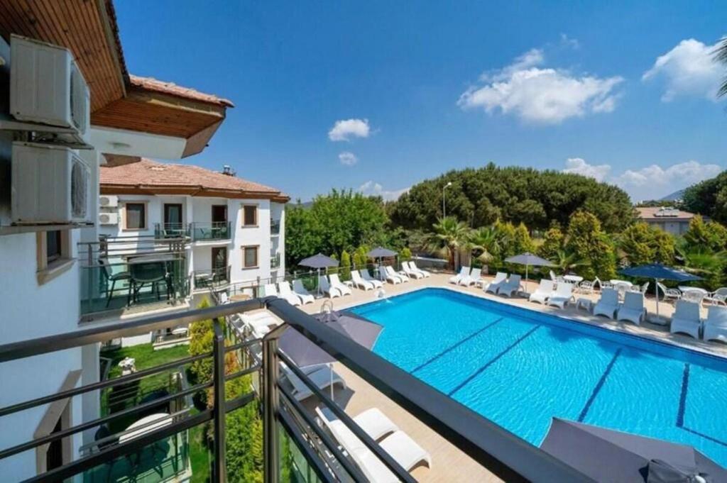 Standard Room, Pool View (Balcony)