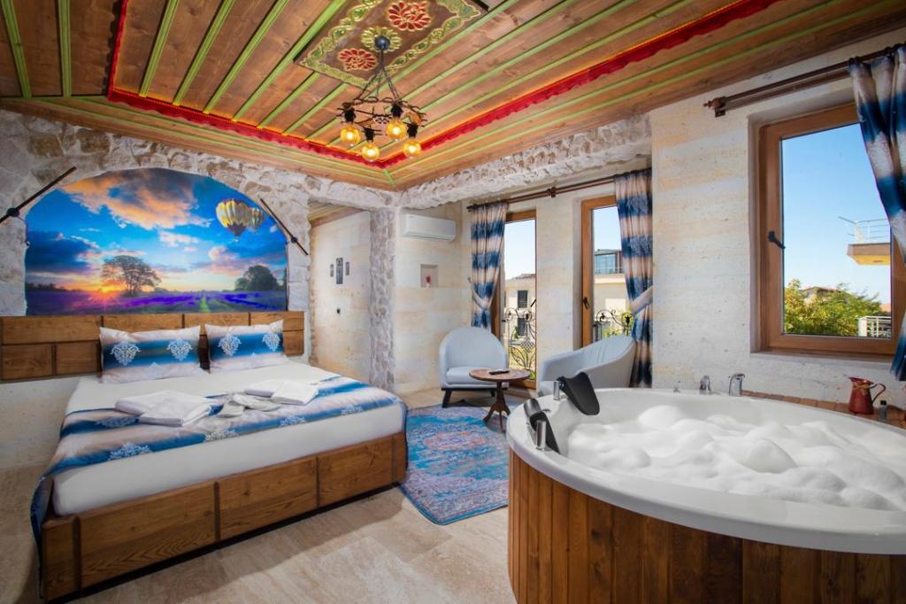 King Suite Room (Balcony, Jacuzzi)