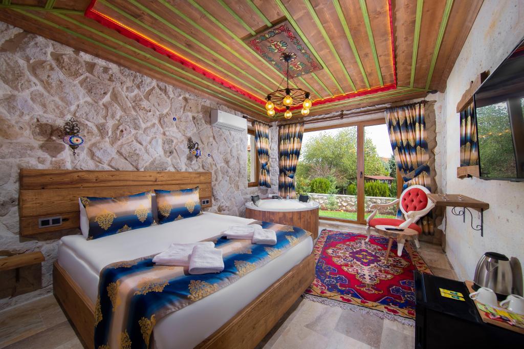 Deluxe Garden Floor Room, Street View (Jacuzzi)