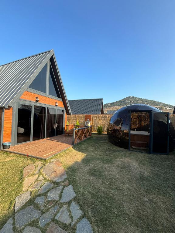 Bungalov, Havuz Manzaralı