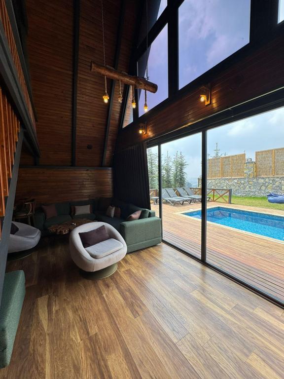 Aile Bungalov Odası, Havuz Manzaralı (Jakuzi)