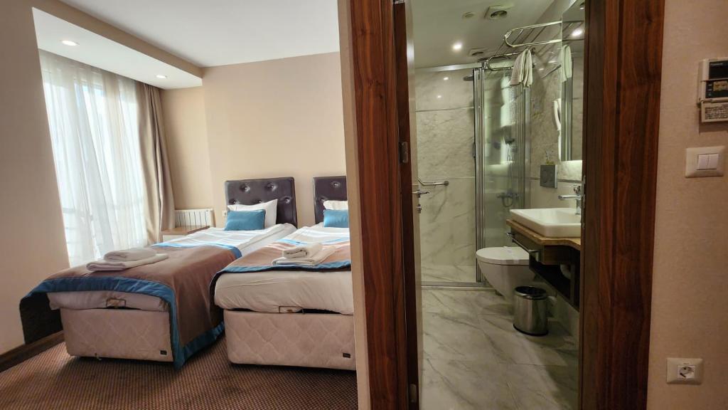 Bağlantılı Oda, Şehir Manzaralı