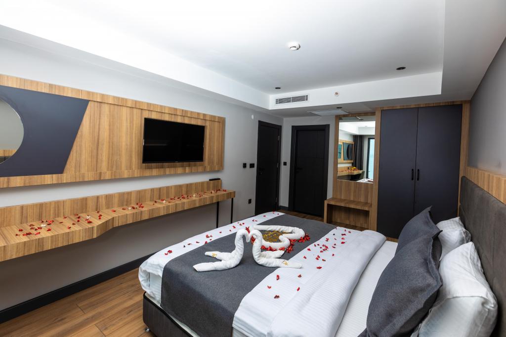 Deluxe Suit 1+1 Oda,deniz Manzaralı,balkonsuz