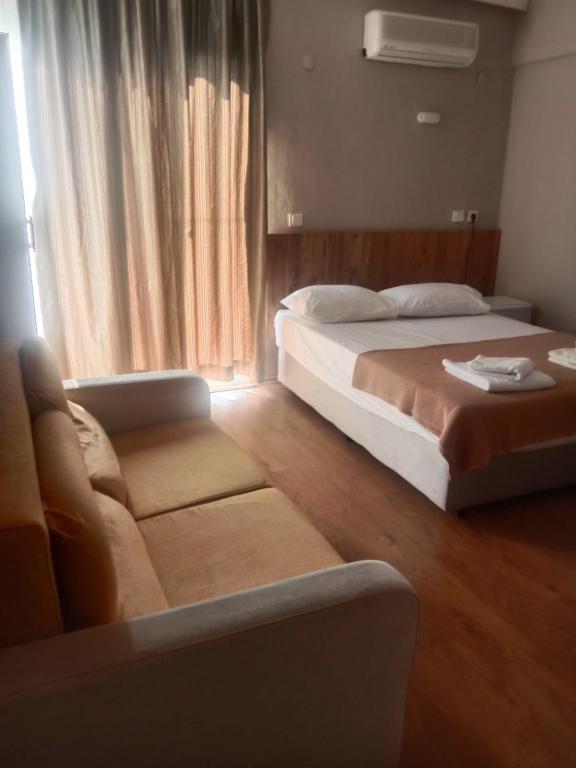 Standard Room, Pool View (Balcony)