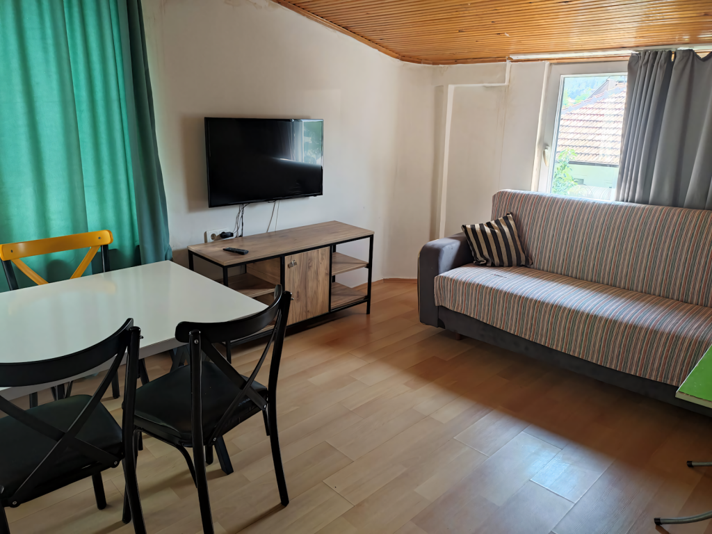 Apartment,Bahçe veya Sokak Manzaralı,Balkonlu