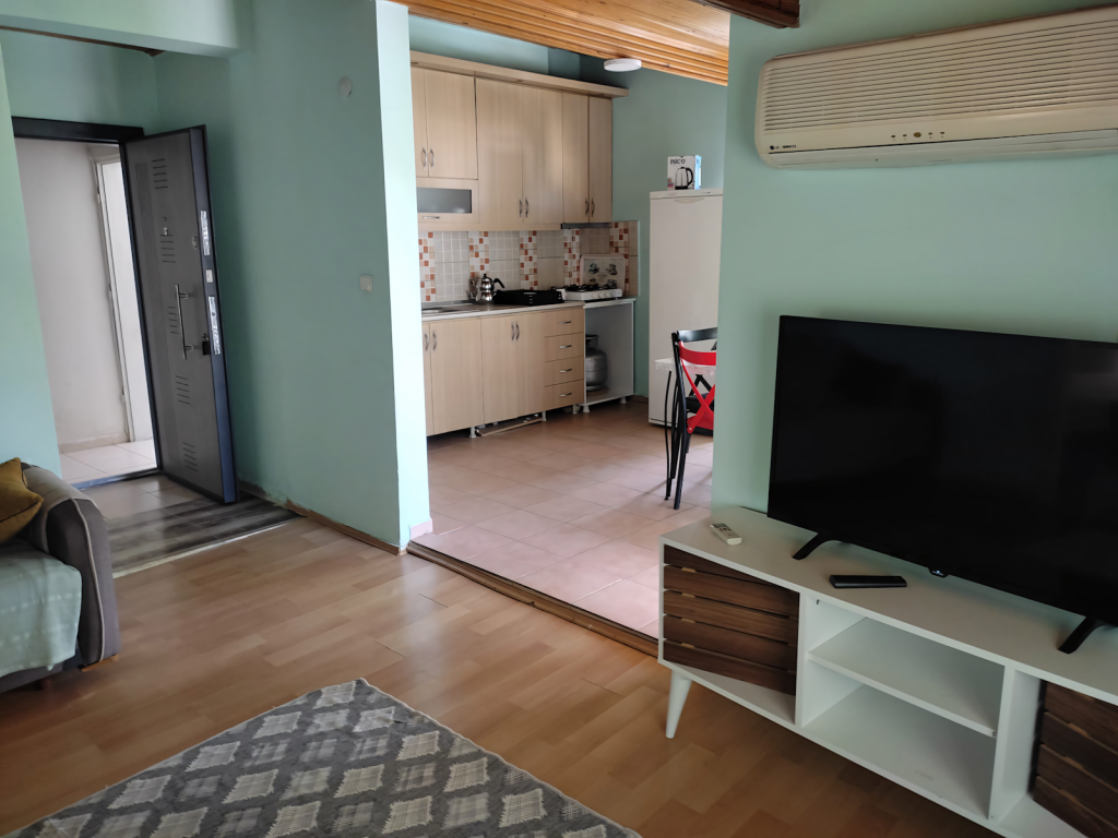 Apartment,Bahçe veya Sokak Manzaralı,Balkonlu