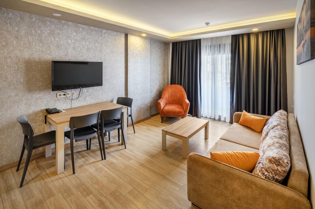 Suite Room, City Or Mountain View (Balcony)