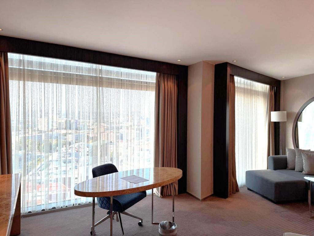 Superior Oda, Şehir Manzaralı