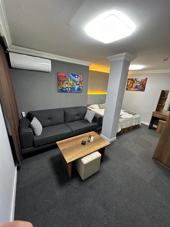 Suit Oda, Manzarasız