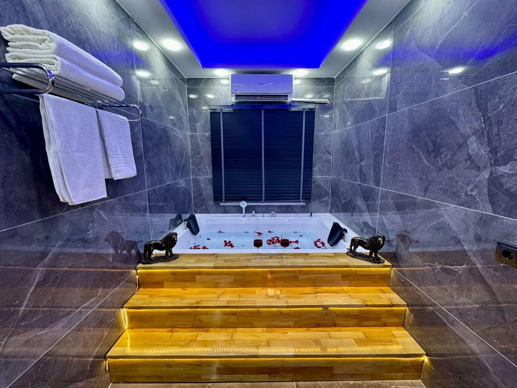 Suite,Jakuzili