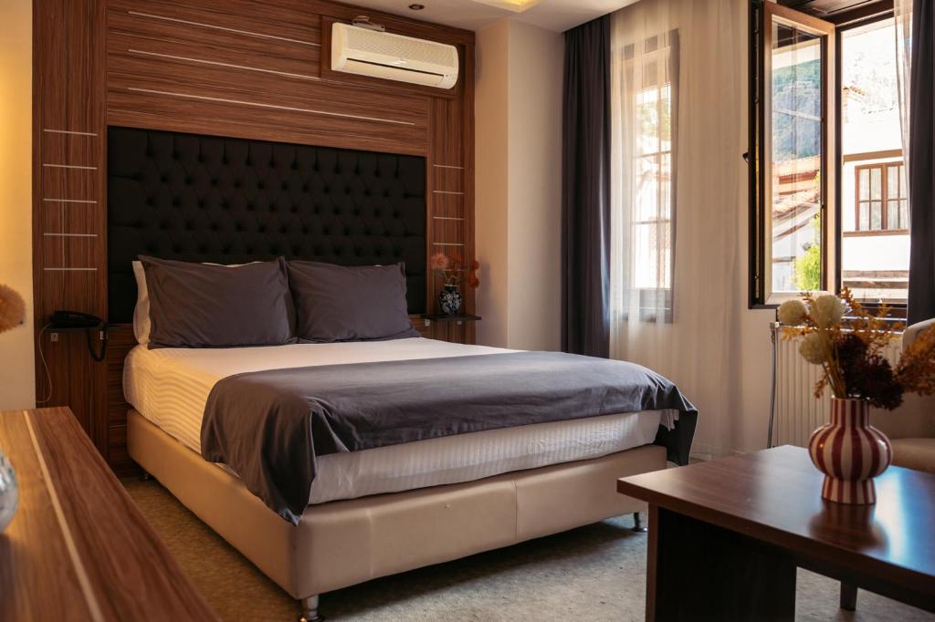 Deluxe Oda,Şehir veya Dağ Manzaralı,Büyük Yataklı