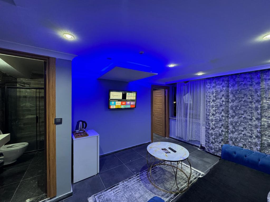 Aile Suit Odası, Cadde Manzaralı