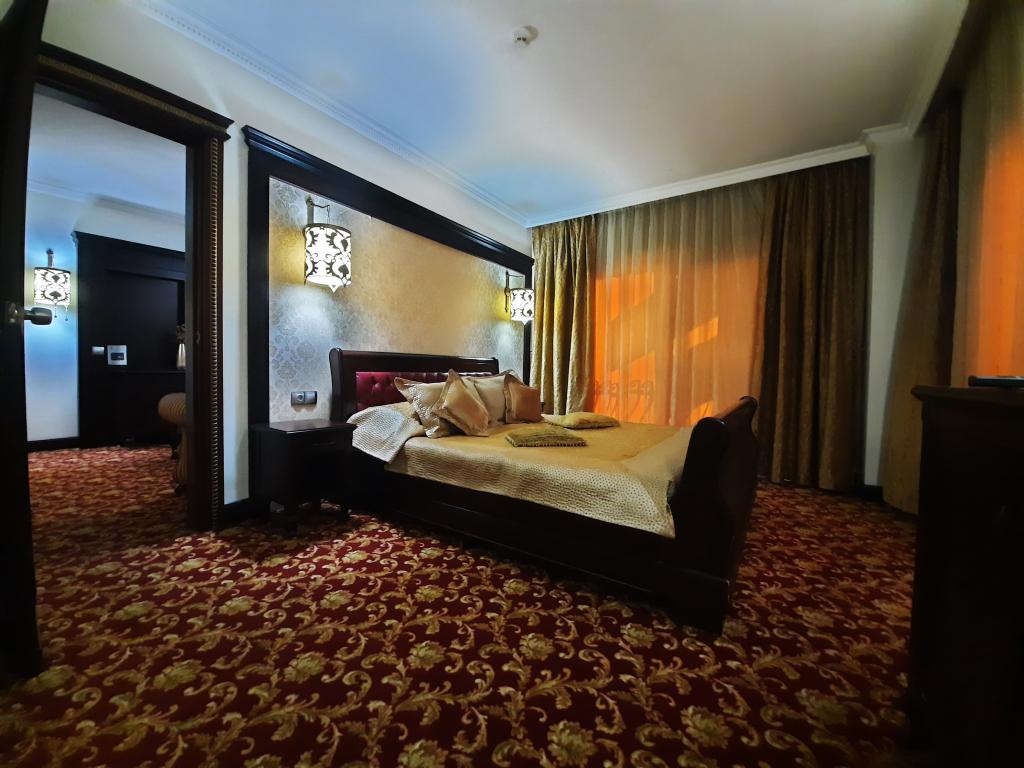 Deluxe Room, City View (Jacuzzi, Sauna)