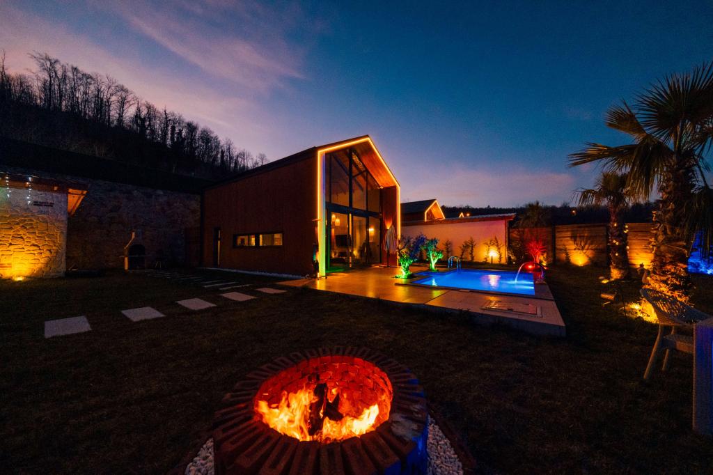 Magic Garden Villa, Mountain Or Pool View, Private Heated Pool