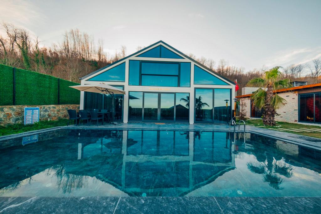 Falcon Villa, Mountain Or Pool View, Private Heated Pool