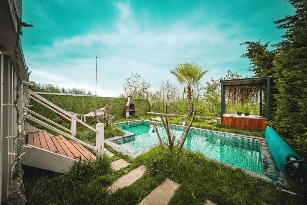 Deluxe Bungalow 2+1,Dağ veya Havuz Manzaralı,Özel Havuzlu