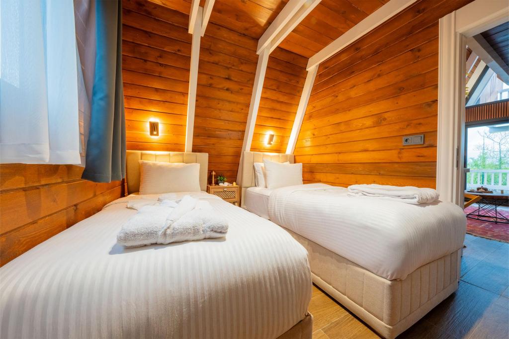 Deluxe Bungalow 2+1,Dağ veya Havuz Manzaralı,Özel Havuzlu