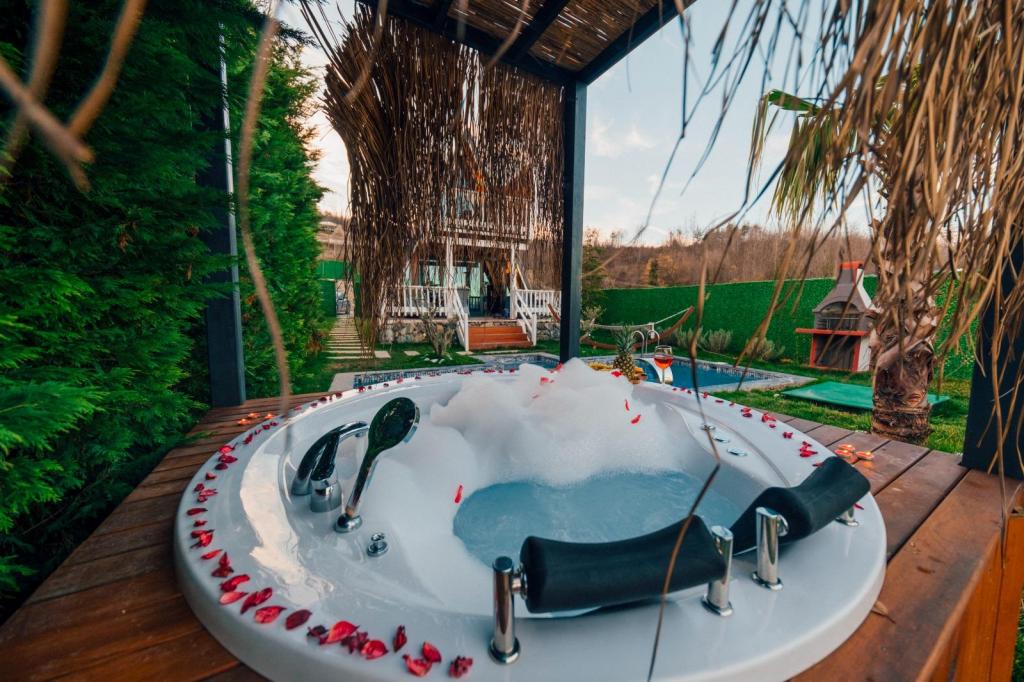 Deluxe Bungalow 2+1,Dağ veya Havuz Manzaralı,Özel Havuzlu