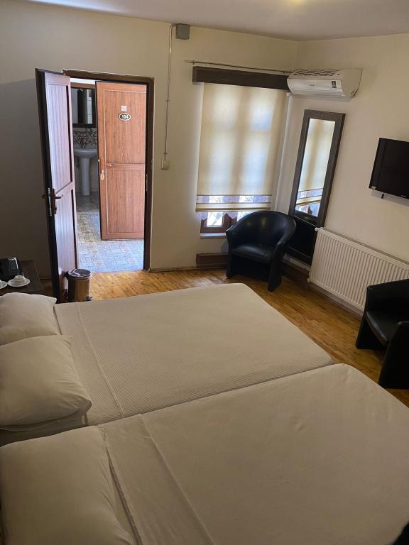 Aile Odası, Bahçe Manzaralı