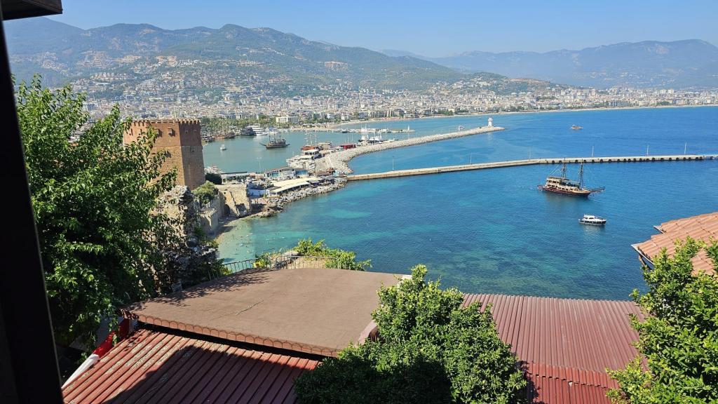 Nergis,Deniz Manzaralı