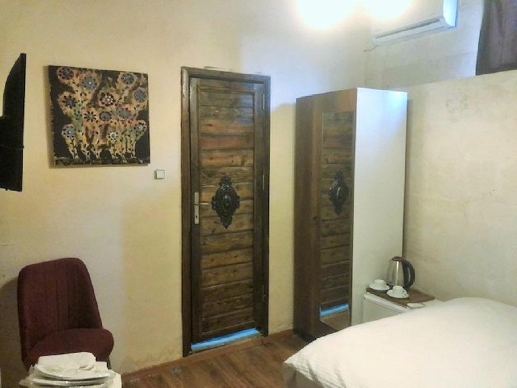 Economy Room