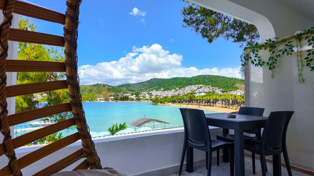 Standart Oda, Deniz Manzaralı (3 Kişilik, Balkonlu)