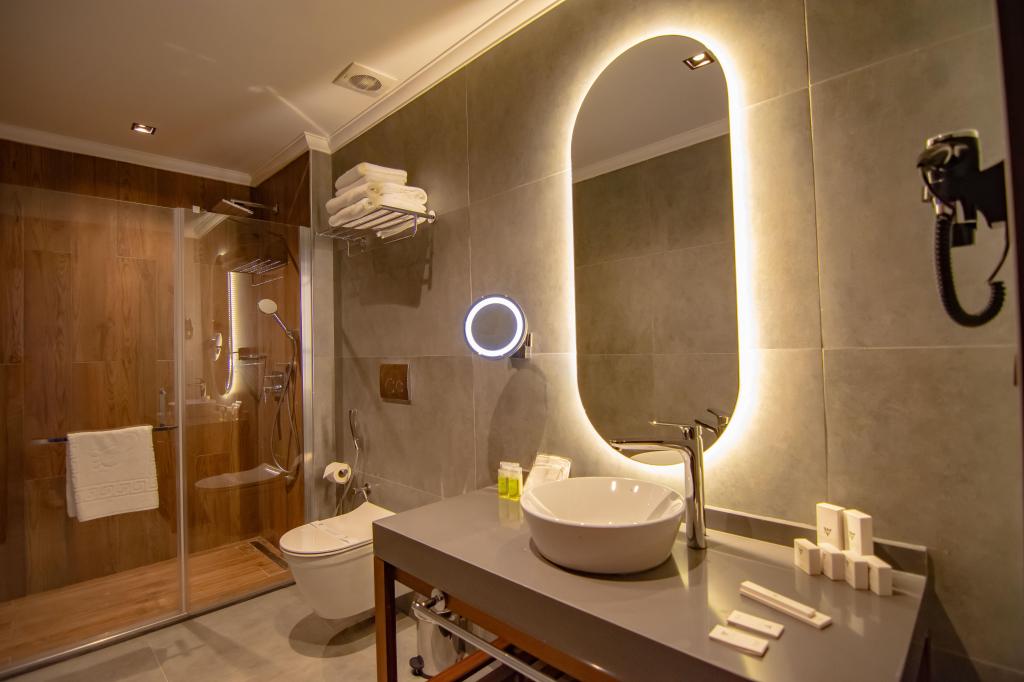 Standart Oda-Sigara İçilmez,Göl Manzaralı,1. Kat