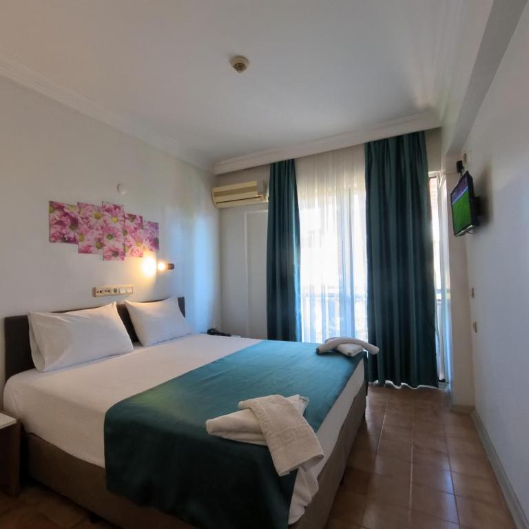 Economy Room, City View (Balcony)