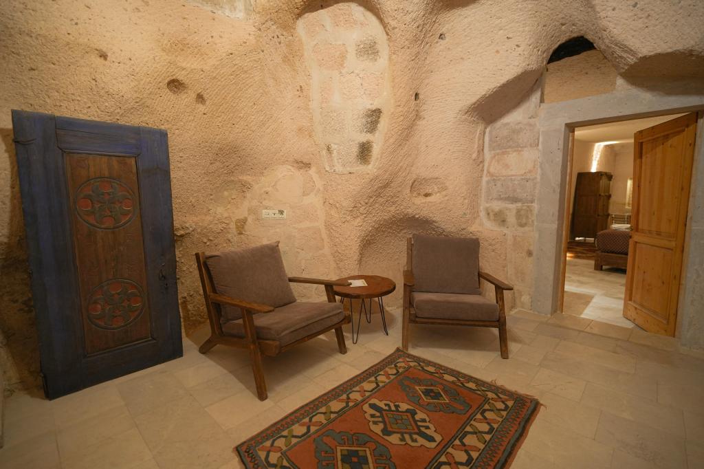 Superior Cave Suite Room (Jacuzzi)