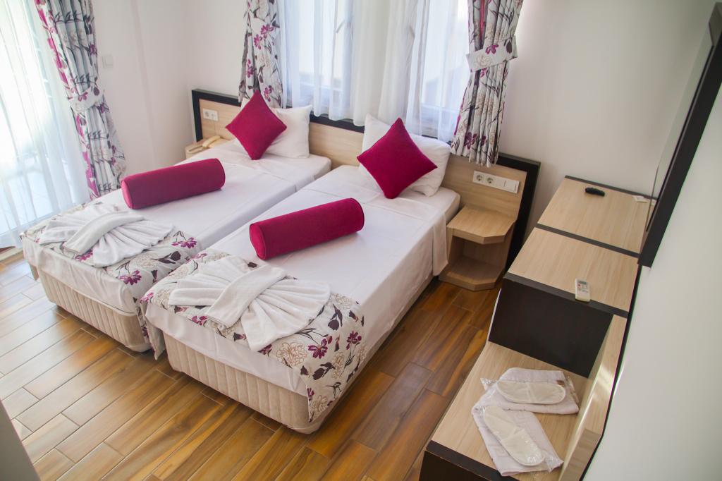 Twin Room, Street View (Balcony)