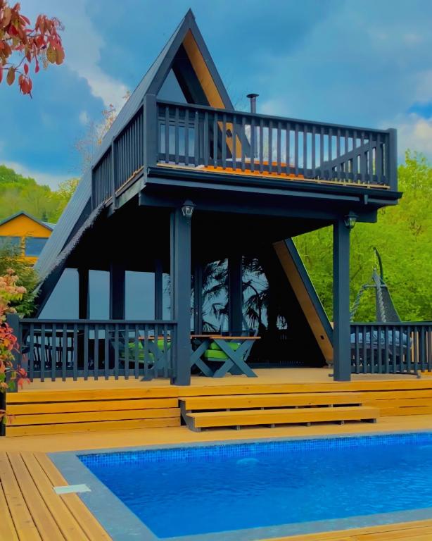 Hill House Bungalov