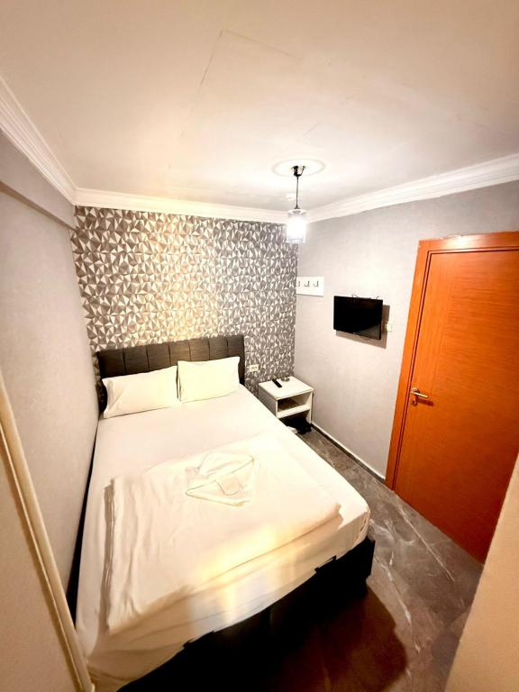 Economy Room, Viewless