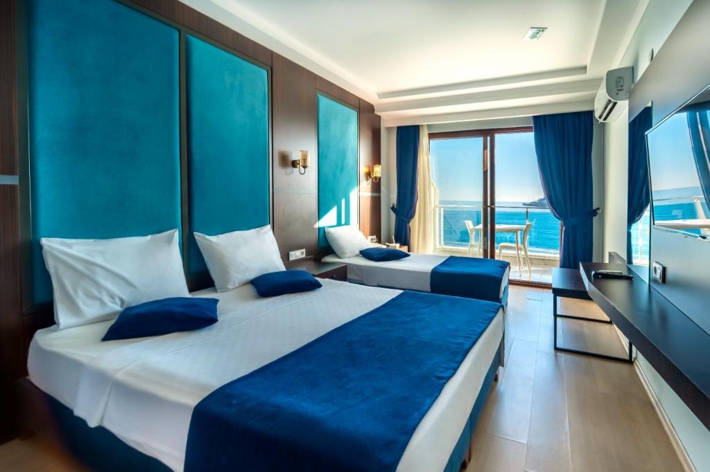 Bunked Room, Sea View (Balcony)