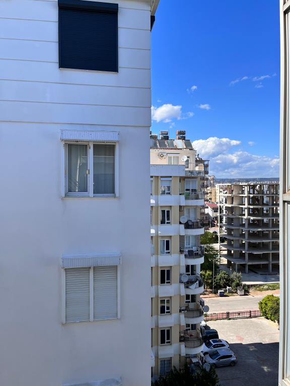 Economy Room, Street View