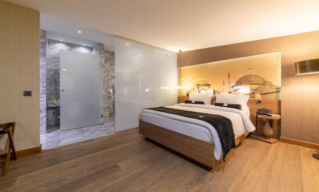 Suite Room, City View (Terrace)