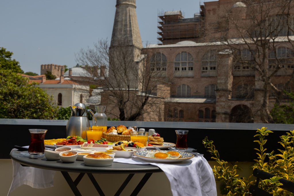 Deluxe Grand Room, City View