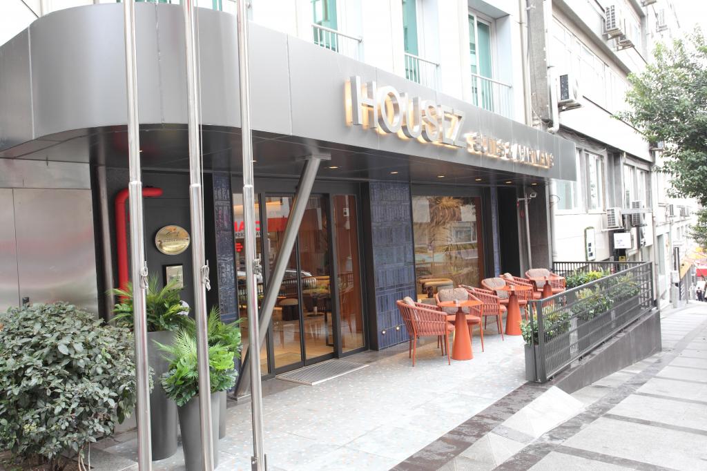 Housez Suites & Apartments