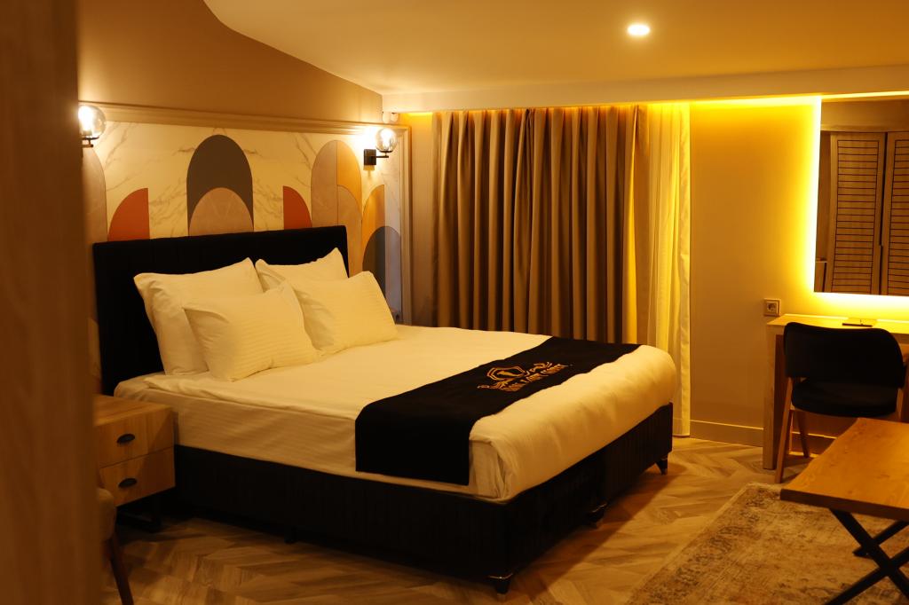 Suite Room, City View (Jacuzzi)