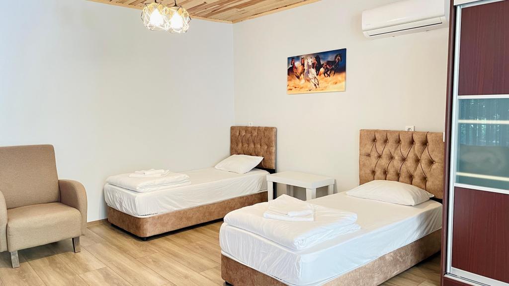 Aile Odası,Bahçe Manzaralı,Balkon veya Teraslı