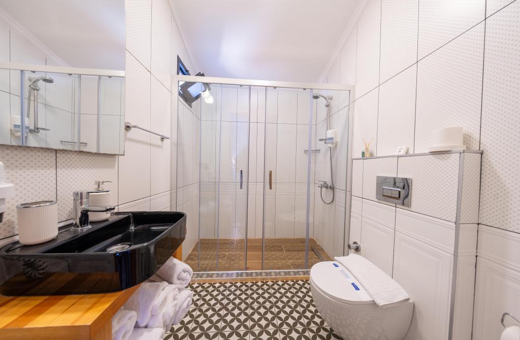 Superior Triple Room,Manzarasız,Balkonlu