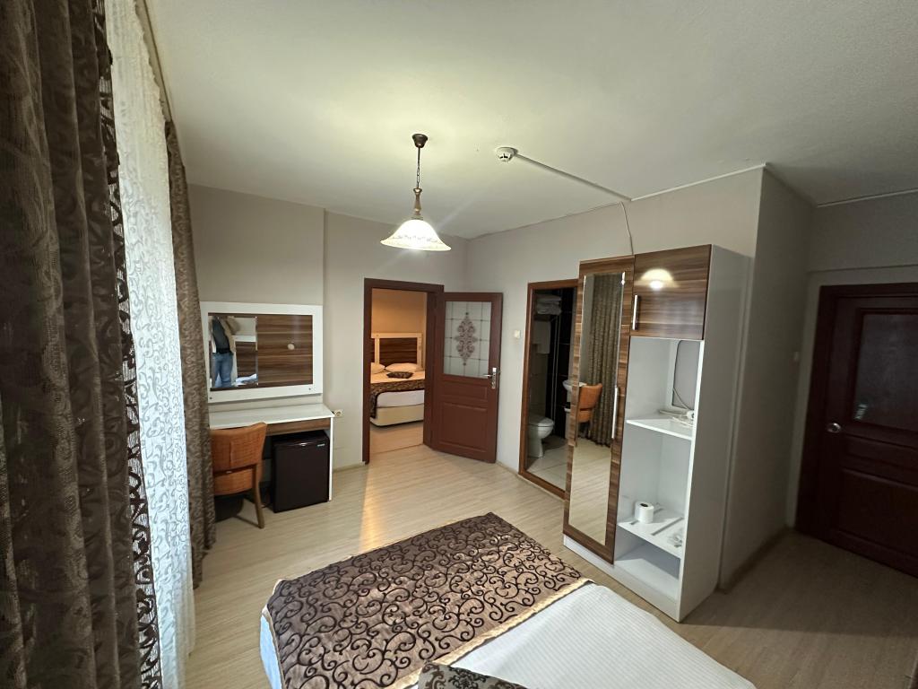 Aile Suit Odası, Cadde Manzaralı