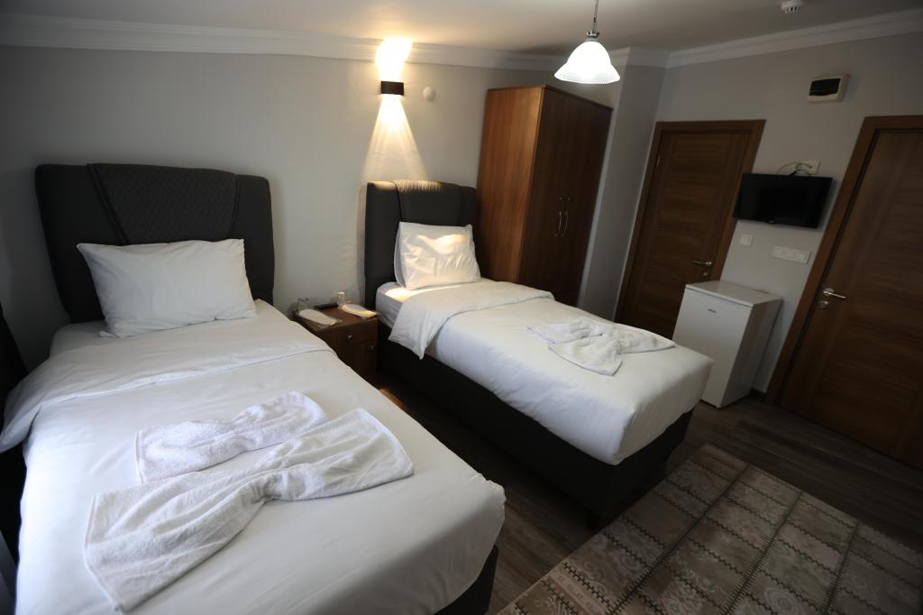 İki Ayrı Yataklı, Bahçe Veya Sokak Manzaralı, Balkonlu