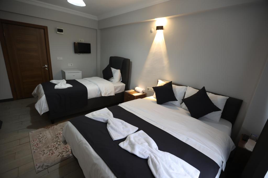 Aile Odası, Bahçe Ya Da Cadde Manzaralı