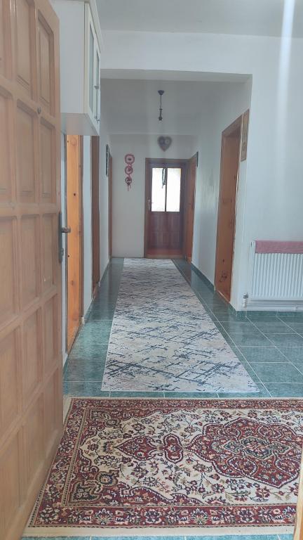Apartment Ground Floor Flat Room, Garden View