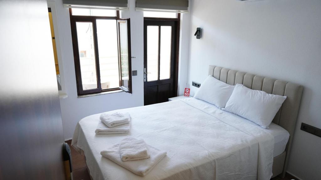 Standart Oda, Kara Manzaralı (Balkonlu)