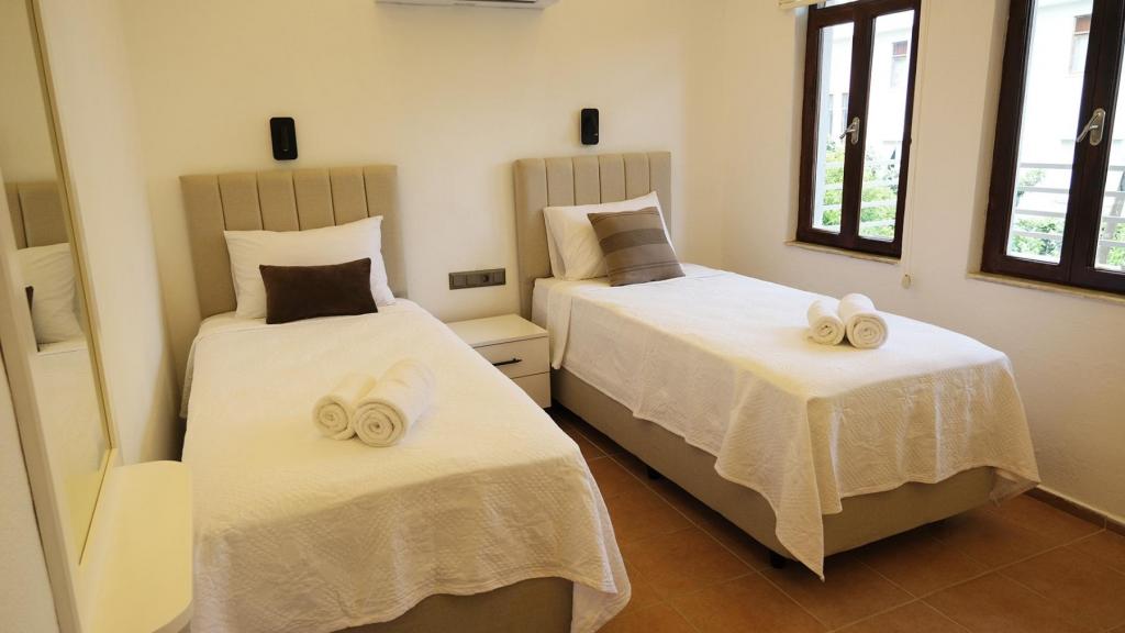 Deluxe Oda, Kısmi Deniz Manzaralı (Balkonlu)