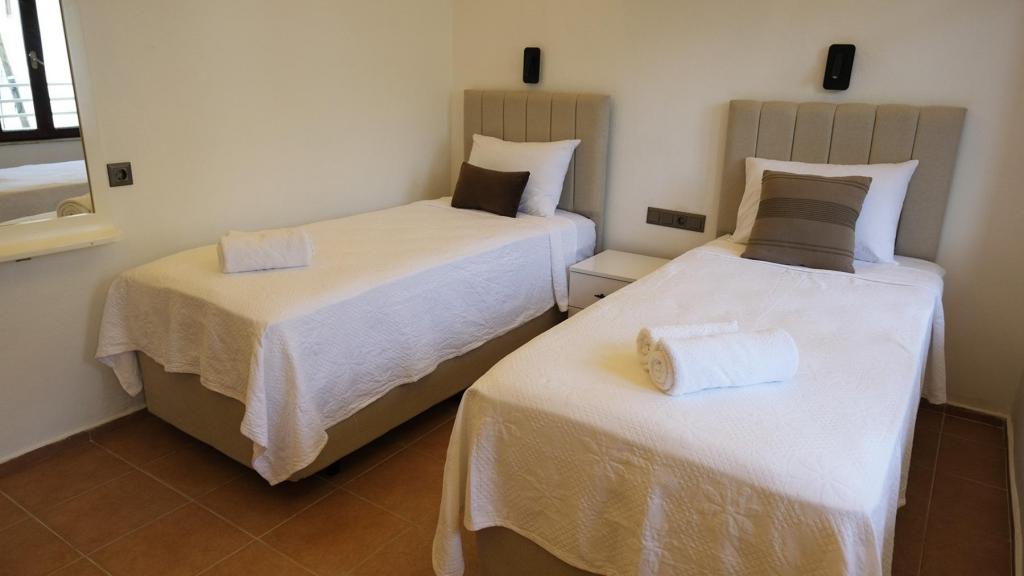 Iki Ayrı Yataklı Oda, Kara Manzaralı (Balkonlu)